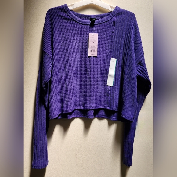 NEW Long-sleeve Purple Cropped T-shirt Size Medium♥︎ - Picture 2 of 10